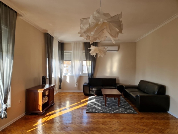 Дава се под наем Четиристаен апартамент в София, Център - 135 кв.м за 990 € - Снимка #1