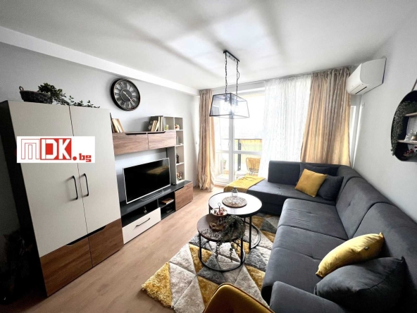 Тристаен апартамент в Пловдив, Въстанически - 95 кв.м за 1948 €/кв.м - Снимка #1