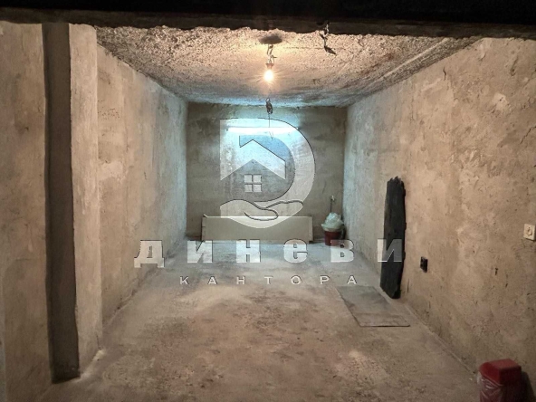 Дава се под наем Гараж / Паркомясто в Стара Загора, Център - 15 кв.м за 14000 € - Снимка #1