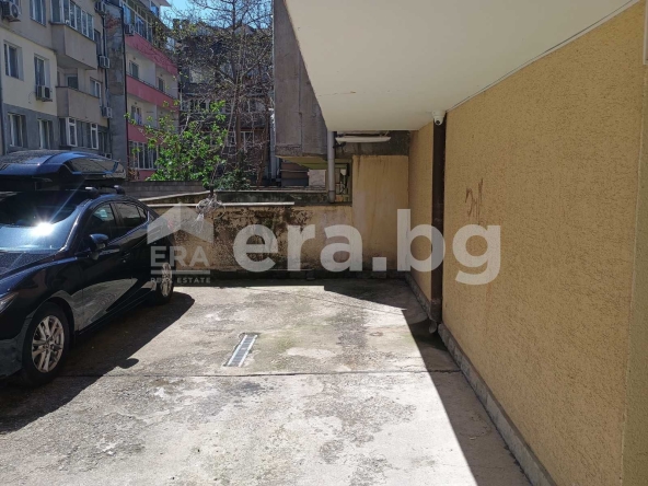 Дава се под наем Гараж / Паркомясто в Варна, ХЕИ - 15 кв.м за 25000 € - Снимка #1