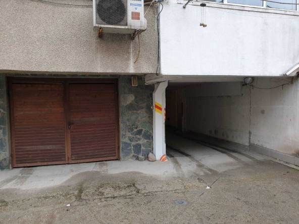 Дава се под наем Гараж / Паркомясто в София, Център - 18 кв.м за 142.8 € - Снимка #1