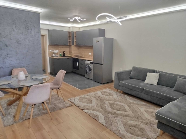 Дава се под наем Двустаен апартамент в Асеновград - 72 кв.м за 408 € - Снимка #1