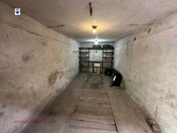 Гараж / Паркомясто в с. Здравец, Област Варна - 15 кв.м за 1260 €/кв.м - Снимка #1