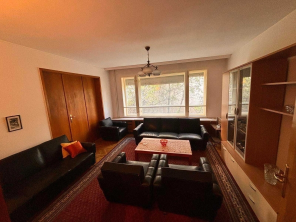 Дава се под наем Тристаен апартамент в София, Център - 100 кв.м за 800 € - Снимка #1