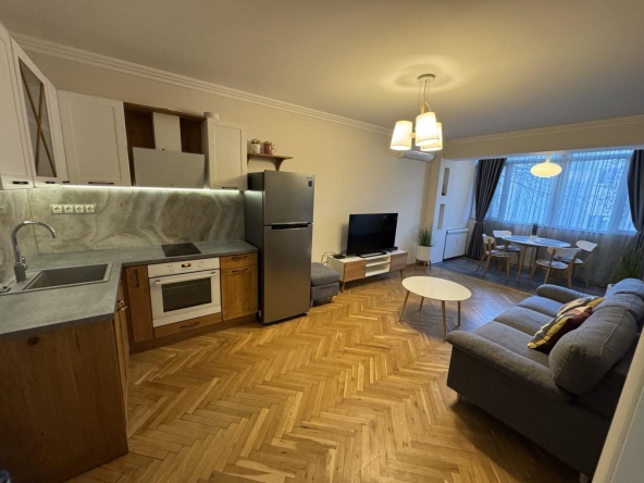 Дава се под наем Тристаен апартамент в Пловдив, Каменица 1 - 80 кв.м за 600 € - Снимка #1