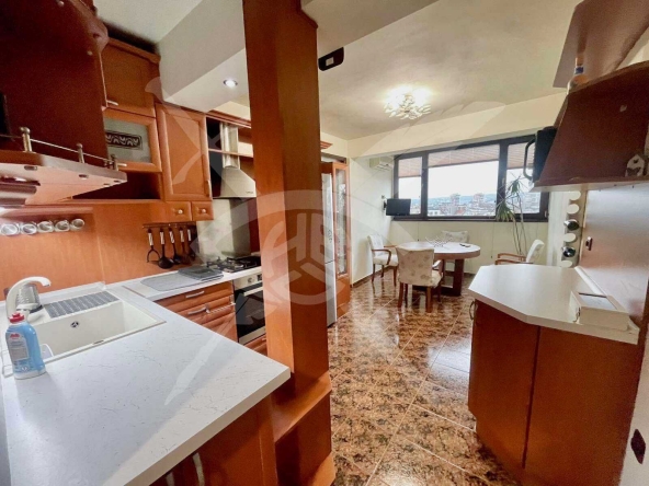 Дава се под наем Четиристаен апартамент в Варна, Зимно кино Тракия - 116 кв.м за 650 € - Снимка #1