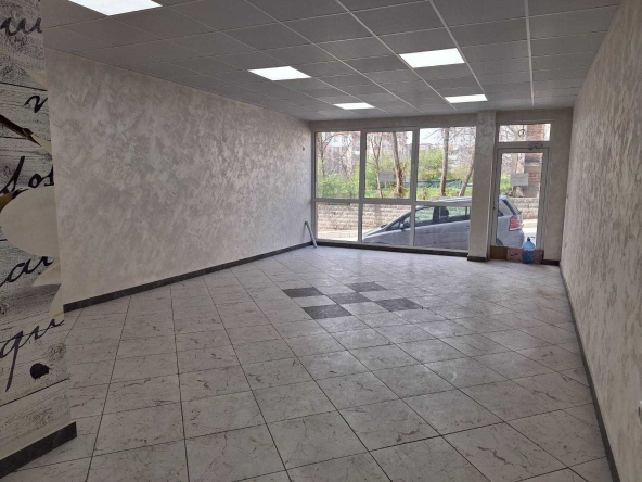 Дава се под наем Магазин в Велико Търново, Колю Фичето - 100 кв.м за 510 € - Снимка #1