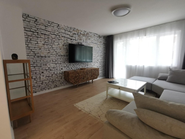 Дава се под наем Тристаен апартамент в Пловдив, Кючук Париж - 120 кв.м за 612 € - Снимка #1