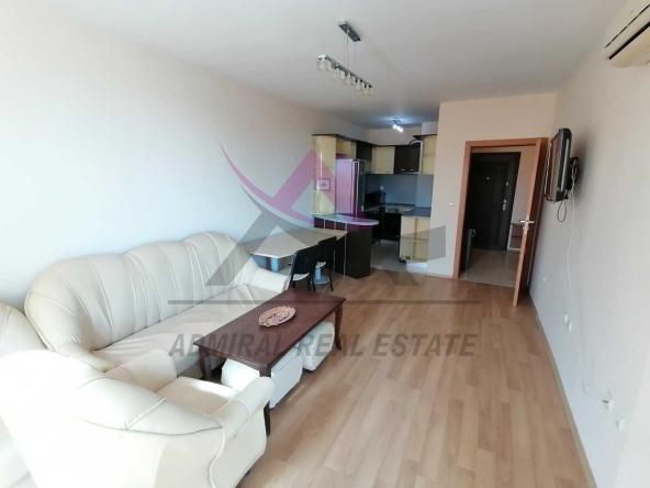 Дава се под наем Двустаен апартамент в к.к. Св.Св. Константин и Елена - 75 кв.м за 350 € - Снимка #1