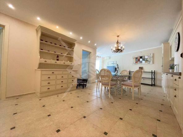 Дава се под наем Двустаен апартамент в Свети Влас - 138 кв.м за 331520 € - Снимка #1