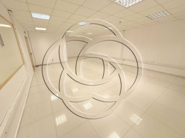 Дава се под наем Офис в София, Младост 3 - 160 кв.м за 1250 € - Снимка #1