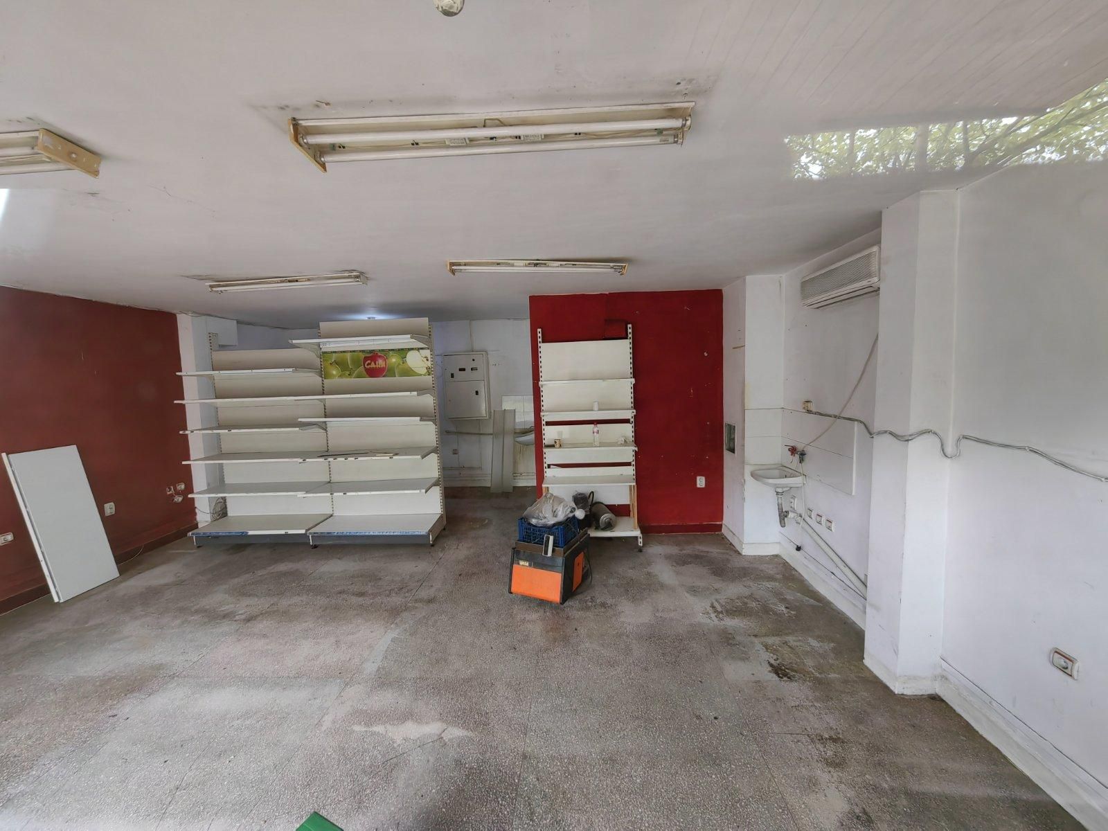 Дава се под наем Магазин в Пловдив, Тракия - 45 кв.м за 357 € - Снимка #1