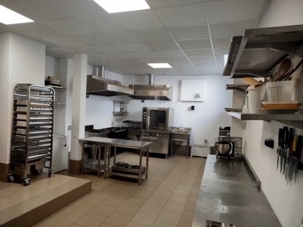 Дава се под наем Промишлена сграда в Асеновград - 50 кв.м за 255 € - Снимка #1