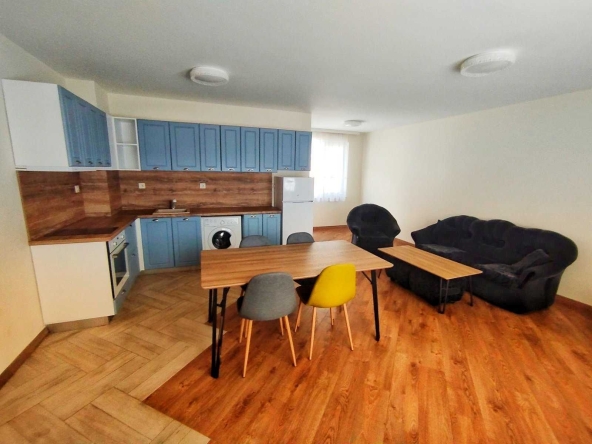 Дава се под наем Тристаен апартамент в Асеновград - 80 кв.м за 357 € - Снимка #1