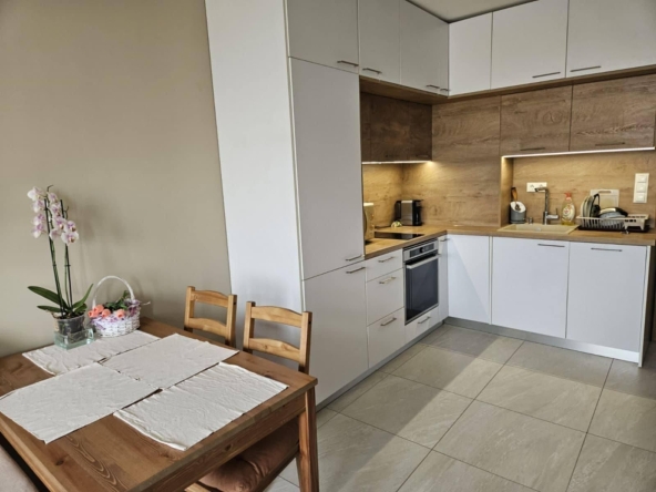 Дава се под наем Двустаен апартамент в София, Дружба 1 - 57 кв.м за 575 € - Снимка #1