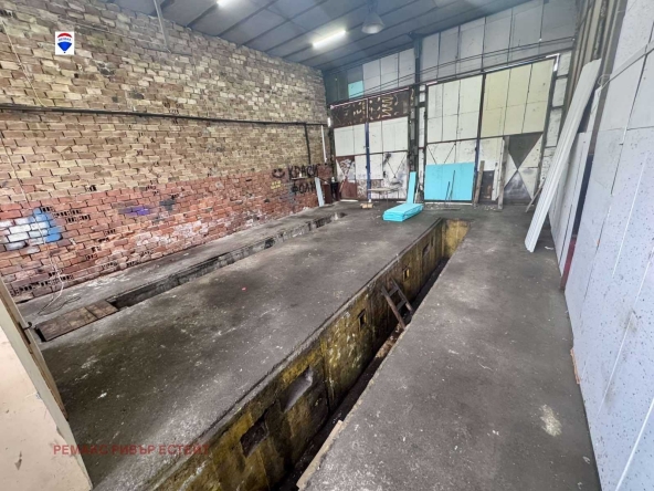 Дава се под наем Промишлена сграда в Русе, Промишлена зона - Запад - 100 кв.м за 331.5 € - Снимка #1