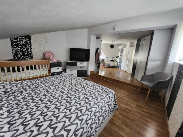 Мезонет в Търговище, Център - 140 кв.м за 693 €/кв.м - Снимка #1