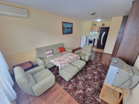 Дава се под наем Двустаен апартамент в Бургас, Меден рудник - зона А - 60 кв.м за 255 € - Снимка #1