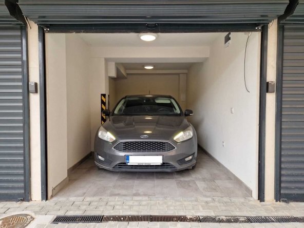 Дава се под наем Гараж / Паркомясто в Варна, Аспарухово - 16 кв.м за 137.7 € - Снимка #1