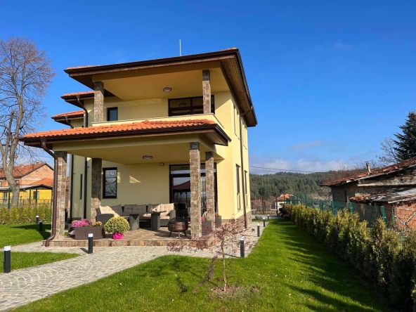 Къща в с. Ковачевци, Област София-област - 240 кв.м за 1584 €/кв.м - Снимка #1