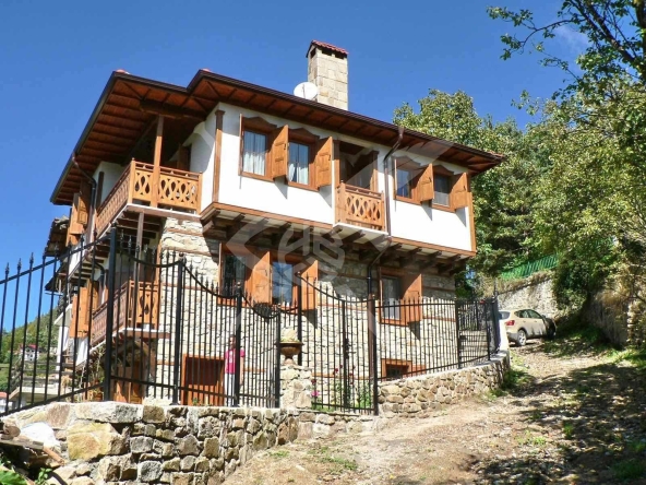 Къща в с. Славейно, Област Смолян - 150 кв.м за 900 €/кв.м - Снимка #1