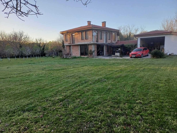 Къща в София, 7-ми 11-ти километър - 360 кв.м за 348 €/кв.м - Снимка #1