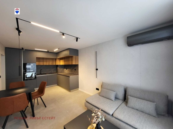 Дава се под наем Двустаен апартамент в Русе, Център - 65 кв.м за 663 € - Снимка #1