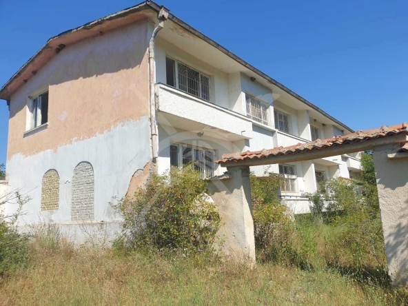 Хотел в с. Левски, Област Пазарджик - 1000 кв.м за 75 €/кв.м - Снимка #1