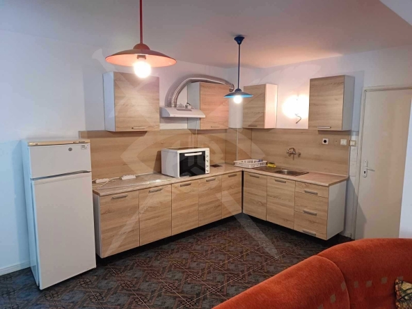 Дава се под наем Тристаен апартамент в Варна, Червен площад - 90 кв.м за 400 € - Снимка #1