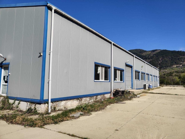 Дава се под наем Промишлена сграда в Клисура - 1527 кв.м за 1500 € - Снимка #1