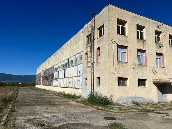 Промишлена сграда в Павел баня - 16466 кв.м за 93 €/кв.м - Снимка #1