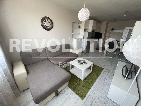 Дава се под наем Двустаен апартамент в Варна, ХЕИ - 80 кв.м за 700 € - Снимка #1