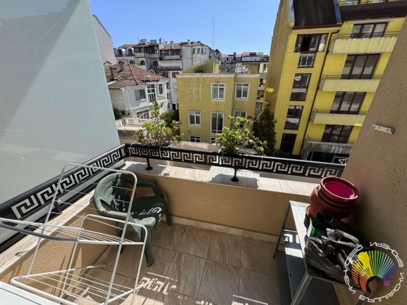 Дава се под наем Двустаен апартамент в Бургас, Център - 70 кв.м за 510 € - Снимка #1