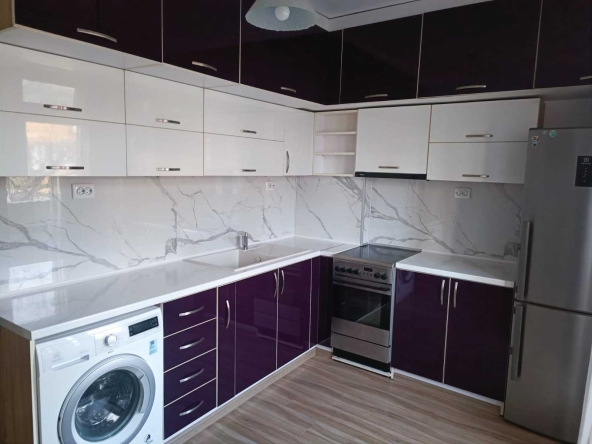 Дава се под наем Двустаен апартамент в Разград, Освобождение - 90 кв.м за 459 € - Снимка #1