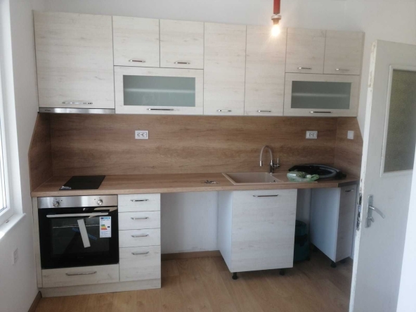 Тристаен апартамент в Асеновград - 100 кв.м за 1500 €/кв.м - Снимка #1