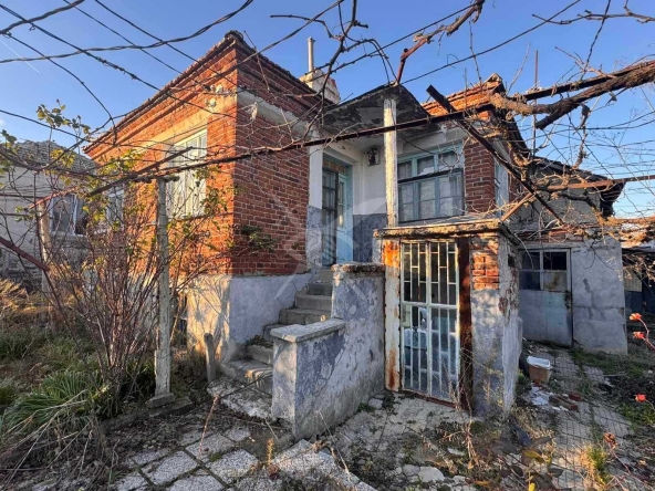 Къща в с. Вратица, Област Бургас - 250 кв.м за 100 €/кв.м - Снимка #1