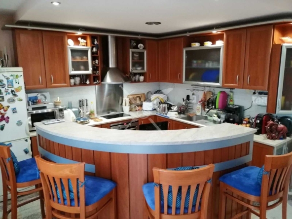 Къща в с. Кошарица, Област Бургас - 350 кв.м за 772 €/кв.м - Снимка #1