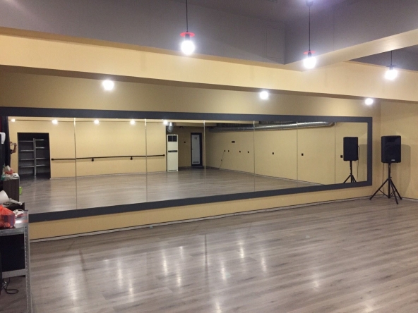 Дава се под наем Зала за събития в Велико Търново, Център -  кв.м за 20.4 € - Снимка #1