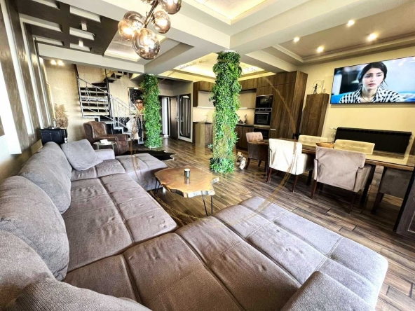 Дава се под наем Къща в Варна, Възраждане 4 - 250 кв.м за 2800 € - Снимка #1