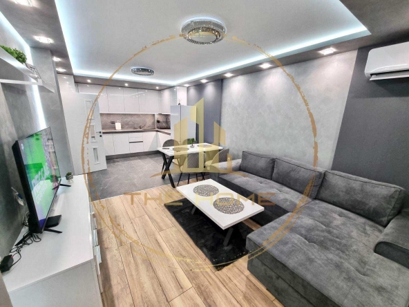 Дава се под наем Двустаен апартамент в Варна, Център - 65 кв.м за 600 € - Снимка #1