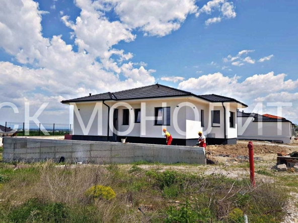 Къща в Карлово - 160 кв.м за 2000 €/кв.м - Снимка #1