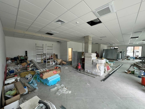 Дава се под наем Магазин в Пловдив, Център - 196 кв.м за 4900 € - Снимка #1