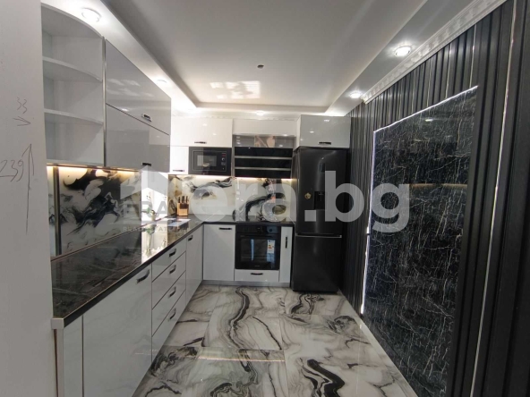 Двустаен апартамент в Варна, Автогара - 86 кв.м за 1861 €/кв.м - Снимка #1