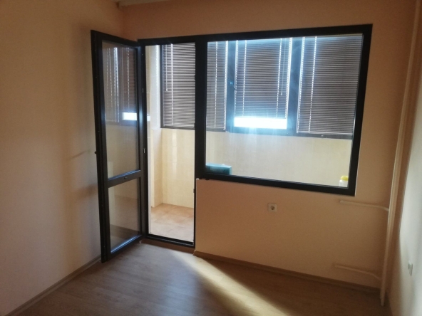 Дава се под наем Двустаен апартамент в Бургас, Изгрев - 52 кв.м за 255 € - Снимка #1