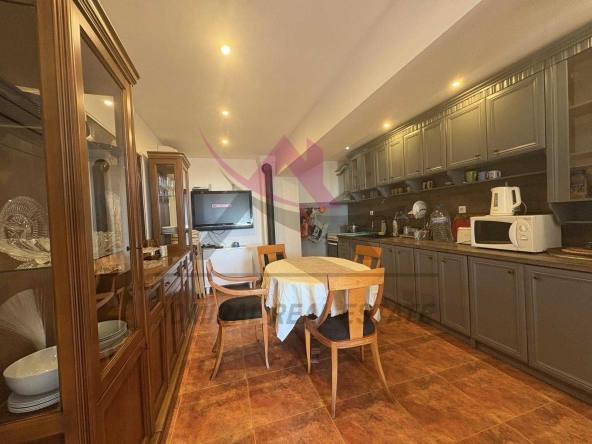 Дава се под наем Къща в Варна, м-т Ракитника - 160 кв.м за 1200 € - Снимка #1