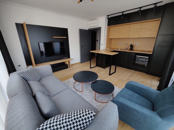 Дава се под наем Тристаен апартамент в Пловдив, Кършияка - 80 кв.м за 714 € - Снимка #1