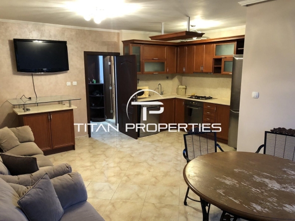 Дава се под наем Тристаен апартамент в Бургас, Център - 110 кв.м за 663 € - Снимка #1