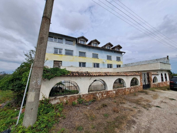 Промишлена сграда в с. Изворско, Област Варна - 1083 кв.м за 278 €/кв.м - Снимка #1