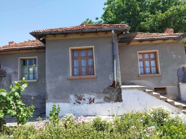 Къща в с. Братя Даскалови, Област Стара Загора - 70 кв.м за 286 €/кв.м - Снимка #1