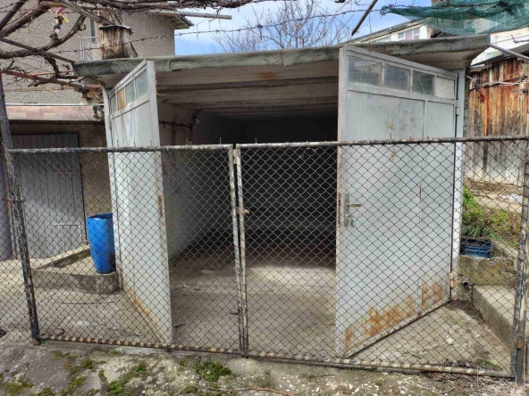 Дава се под наем Гараж / Паркомясто в Шумен, Тракия - 18 кв.м за 76.5 € - Снимка #1